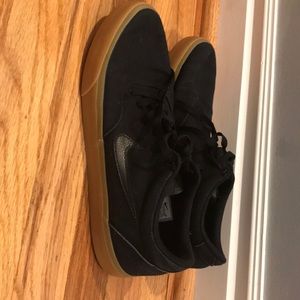 Black Nike Charge skateboarding sneakers